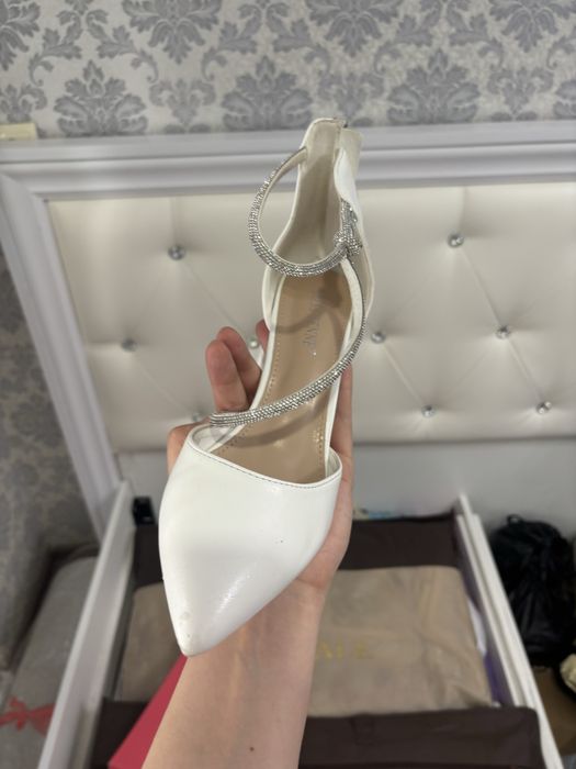 Продам вечерние платья и туфли, тренч