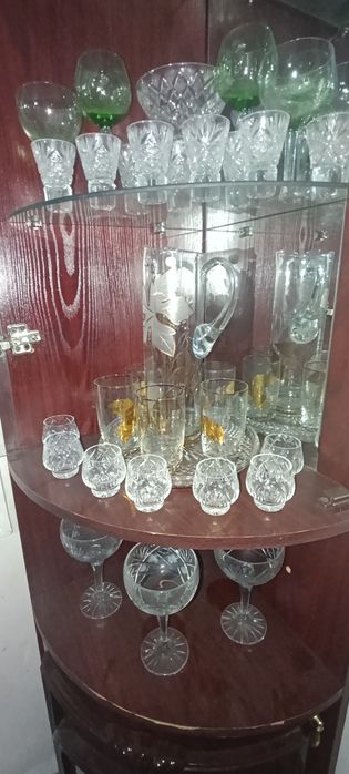 Срочно продаются сервизы богемский хрусталь состояние идеальное!