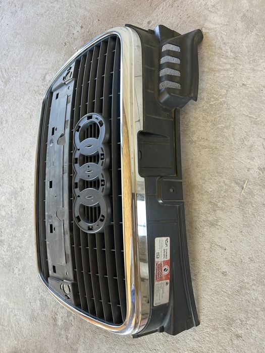 Grila bara fata audi a4 b7