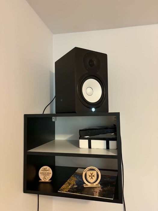 Monitoare de studio Yamaha HS - 8 incluzând suporti de perete