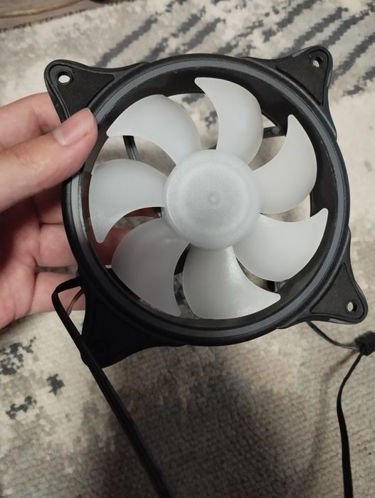 Продается кулер rgb в комплекте 4шт
