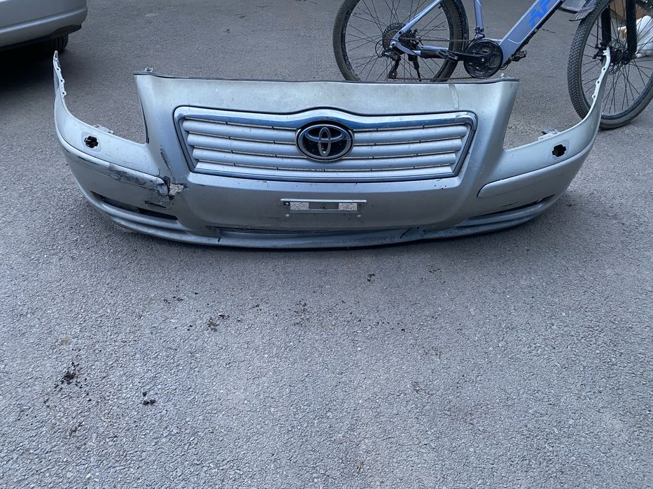 Продам бампер на Toyota Avensis