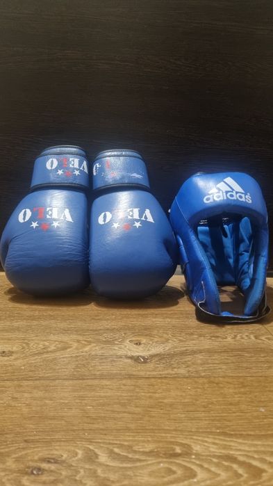 продам перчатки и шлем