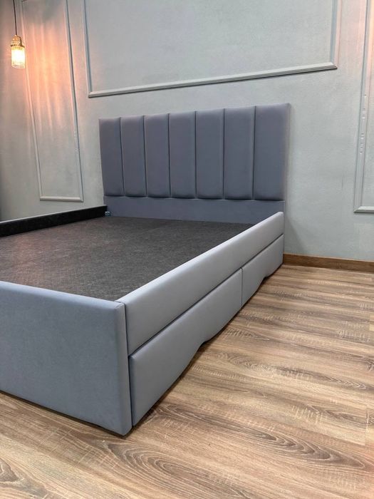 Двухспальная кровать с подъёмным механизмом