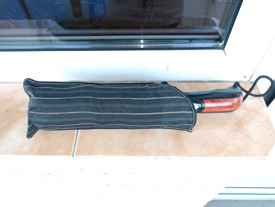 Umbrelă – folosită, în stare bună