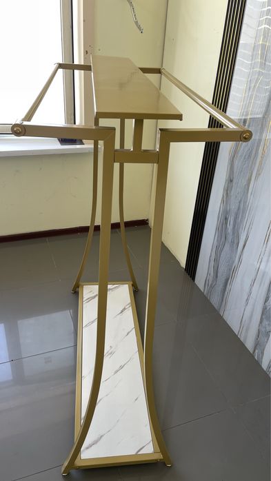 Стойка для одежды