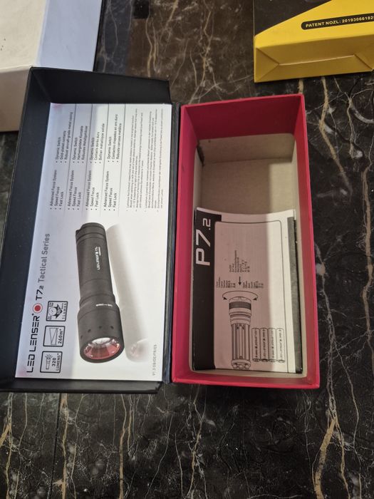 Продамам два броя фенери convoy и led lenser