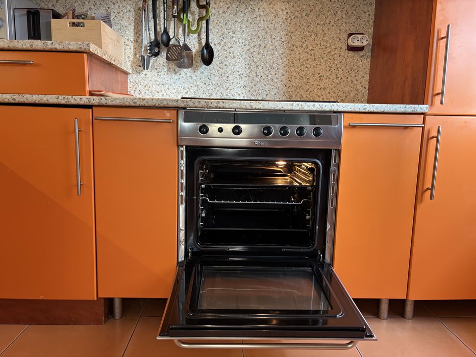 Whirlpool фурна за вграждане и котлони