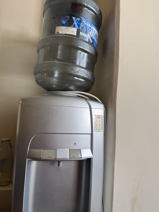 Диспенсер для воды с холодильником