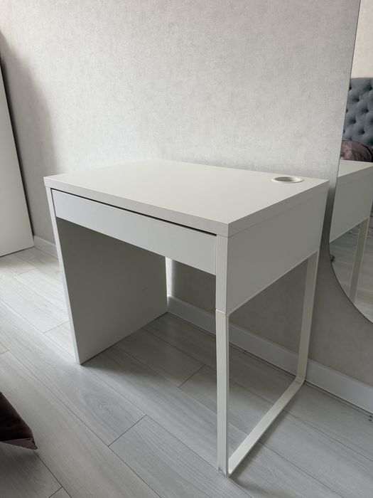 Стол письменный IKEA + стеллаж белый