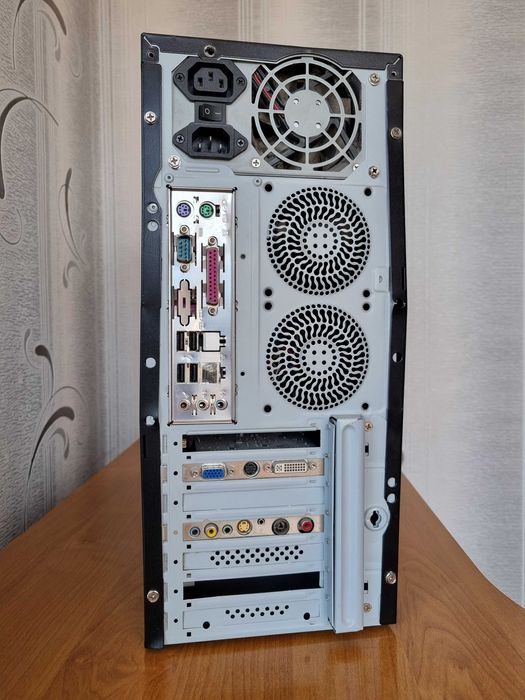 Настолен компютър с ТВ тунер и подарък - клавиатура