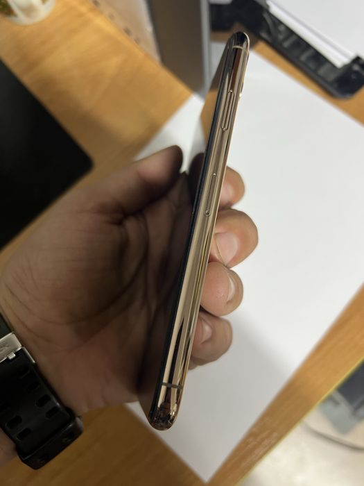 Продам iPhone 11 pro max