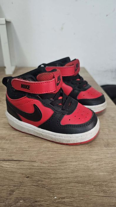 Ghetuțe bebeluși Nike roșii mărimea 21