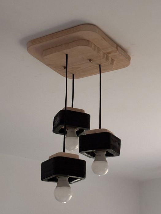 Lustre handmade din lemn