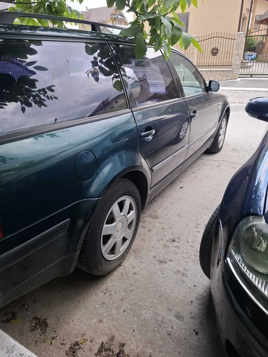 Vând Volkswagen Passat B5