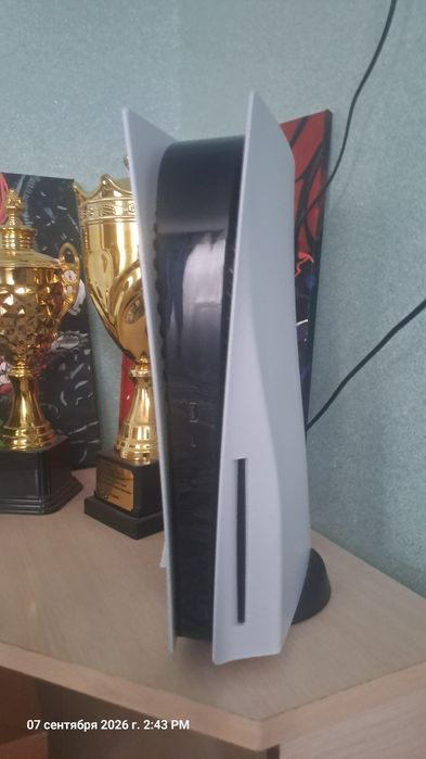 ПС5 хорошая 2 джостик 5 игр