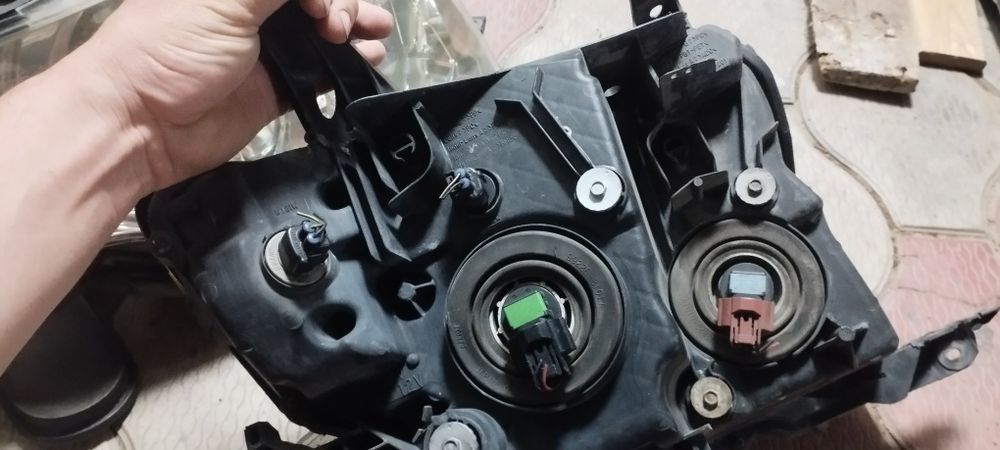 Продам фары Паджеро 4