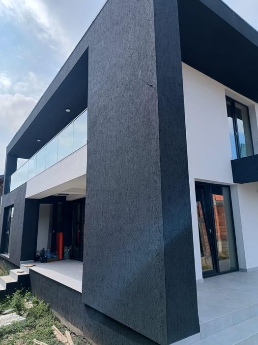 Balustrada din sticla securizata fixata in profil menghina