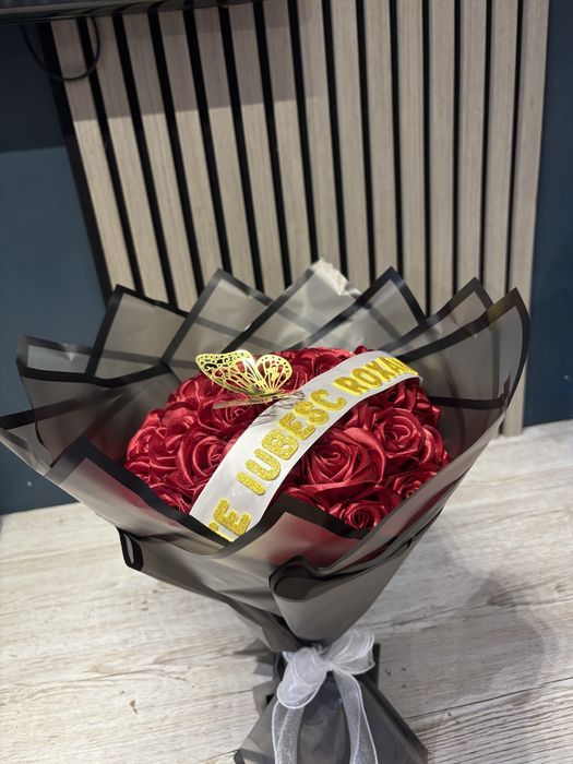 Buchet cu trandafiri din satin 101