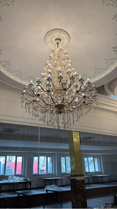 Люстра для большого помещения