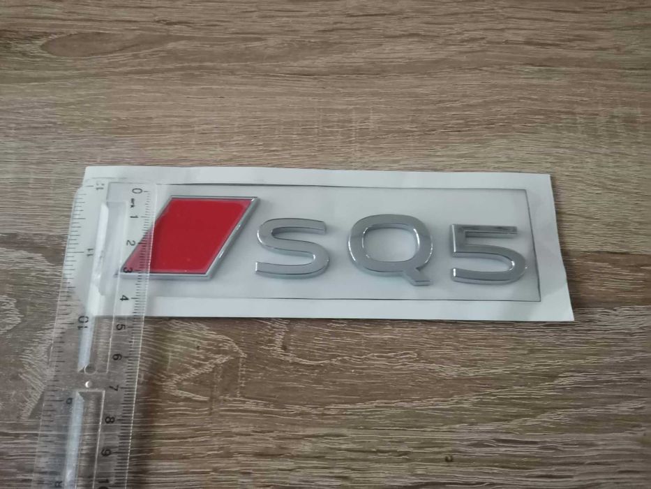 емблема Audi SQ5 нов стил сребристо с червено