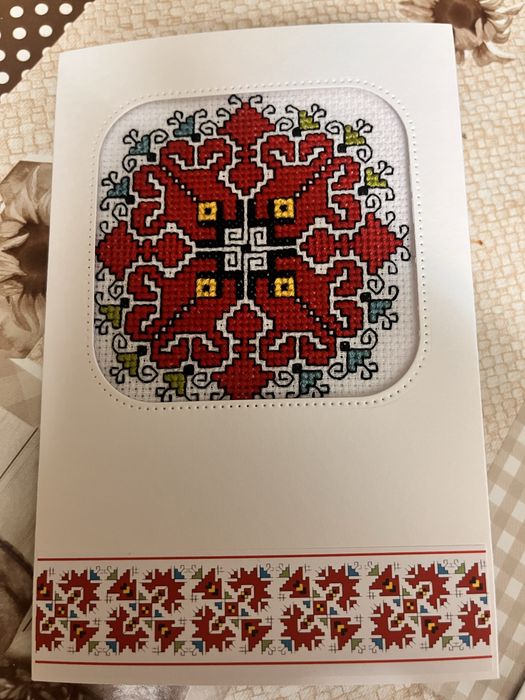 Картички с бродерия