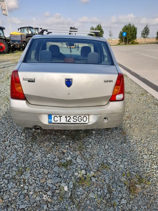 Vând Dacia Logan