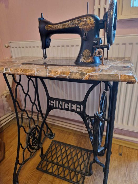 Masina de cusut antica Singer Sfinx