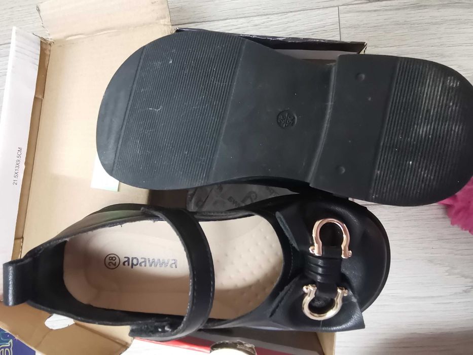 Vând pantofiori fetite și tenesi