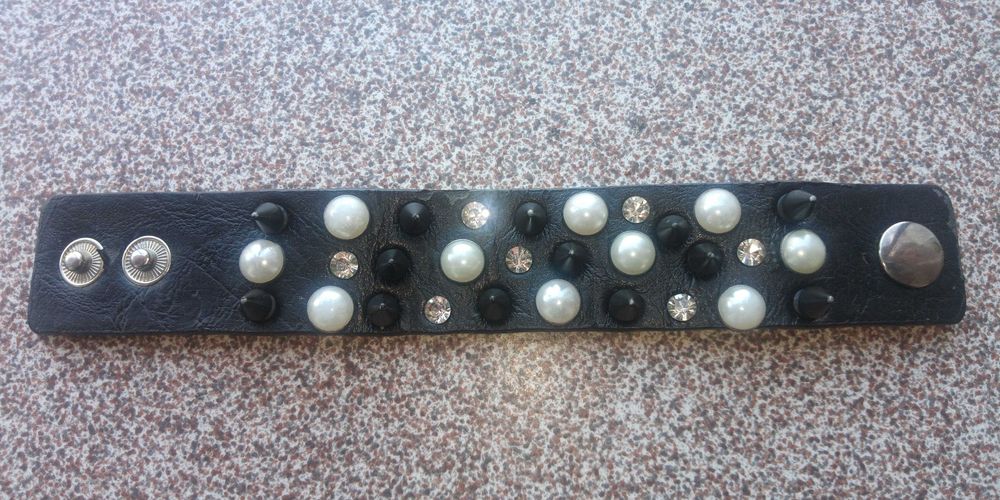 Гривна с метални елементи