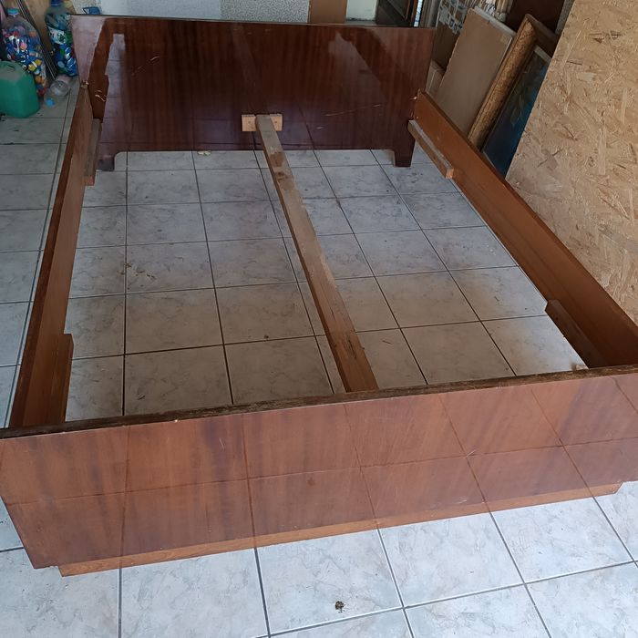 Поставка за матрак от дърво