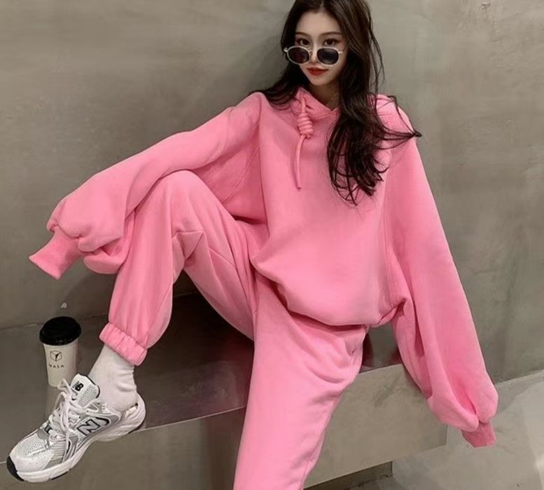 Женский спортивный костюм