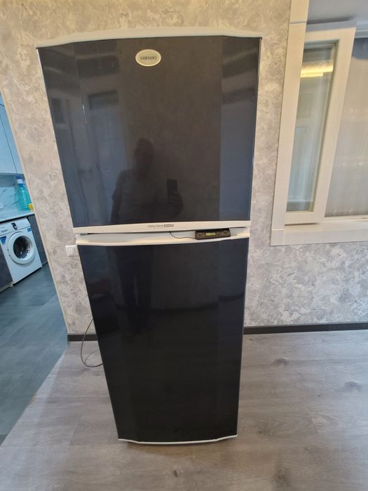 Холодильник  "Samsung" сотилади.