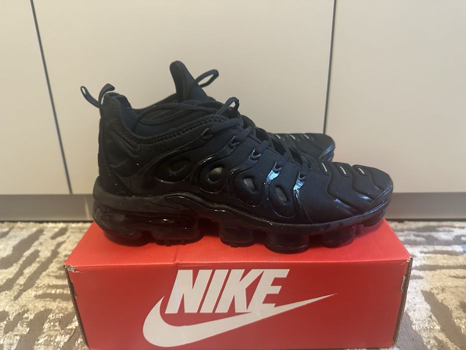 “Vapermax Plus Black”