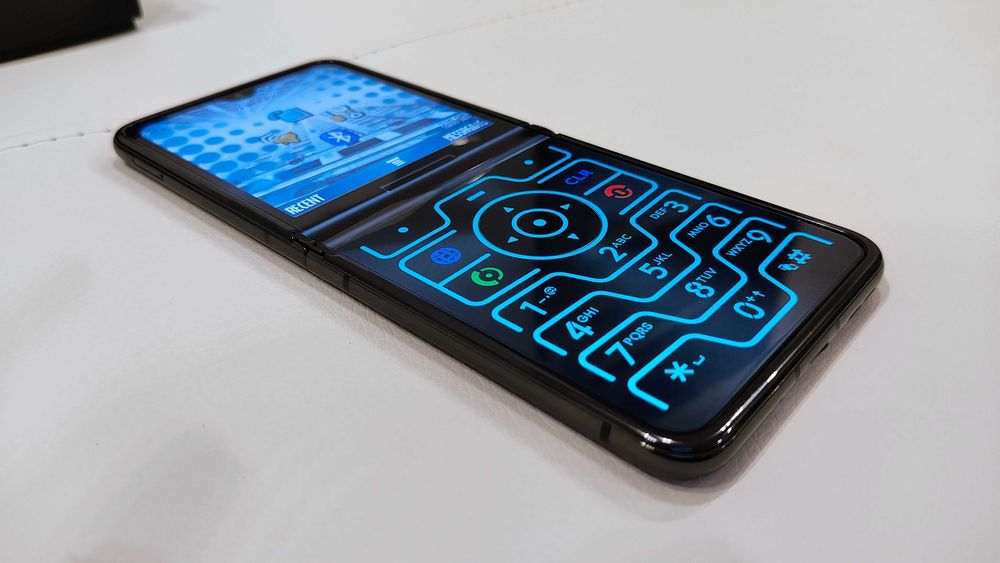 Smartphone Nou Motorola razr 40 ultra ( flip), Dual SIM, Android 15