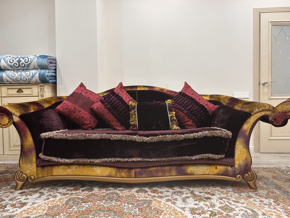 Итальняский диван 2 кресла