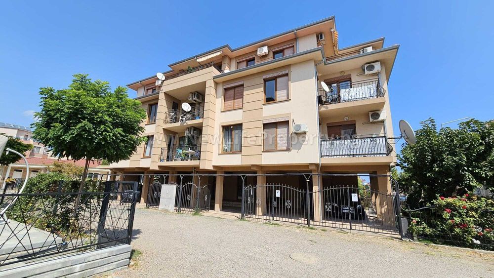 Тристаен апартамент с паркомясто в к-кс Elitonia 3, Равда