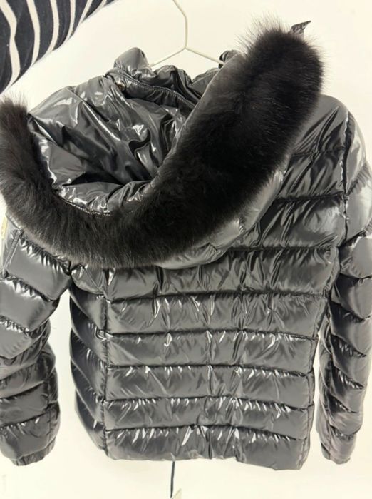 Vând geacă Moncler, nouă, cu eticheta.