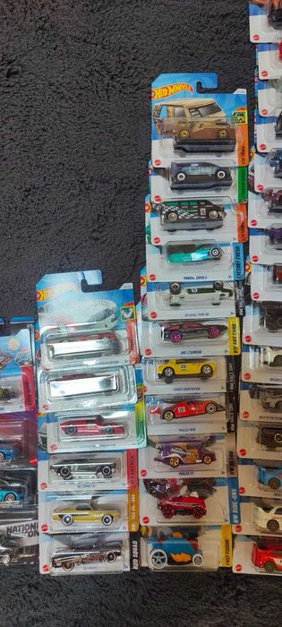 machete Hot Wheels, mașinuțe la scară 1:64