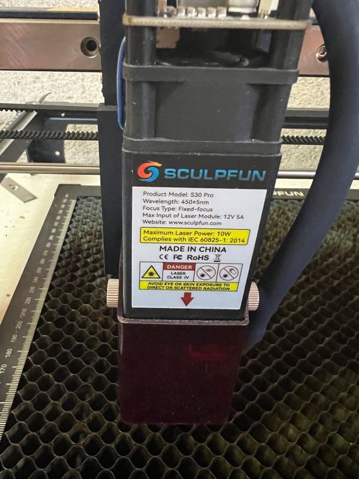 Лазер за гравиране и рязане