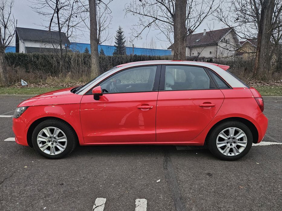 A1 2013 Euro 5 Benzina 4 uși Incalz scaune Senz Parcare Carte Service