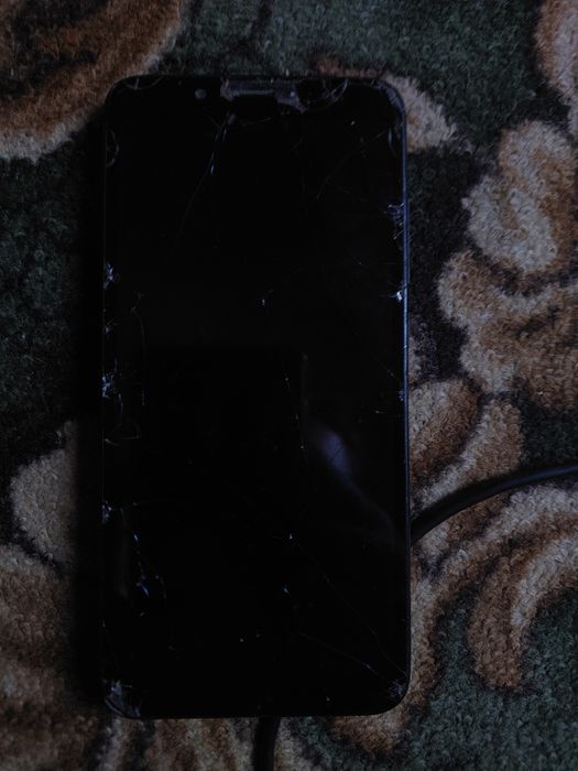 Readmi 7A telefoni | qora | botaryasi ideal |