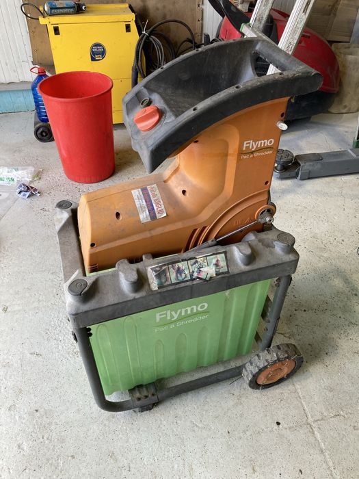 Mașină de tocat crengi Flymo PAS2200, 2200W, funcțională, mic defect