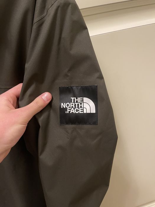 The North Face – geacă nouă, material exclusiv
