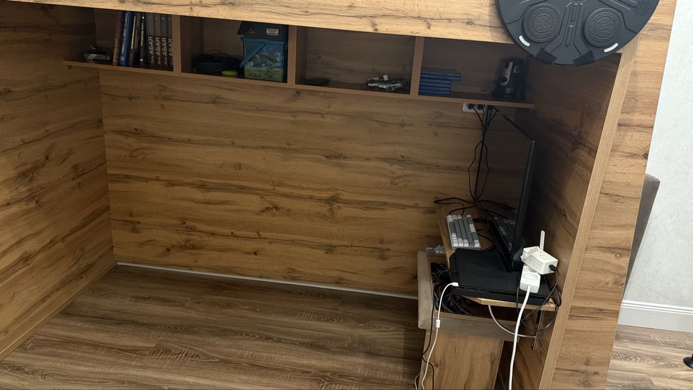 Двухэтажная кровать