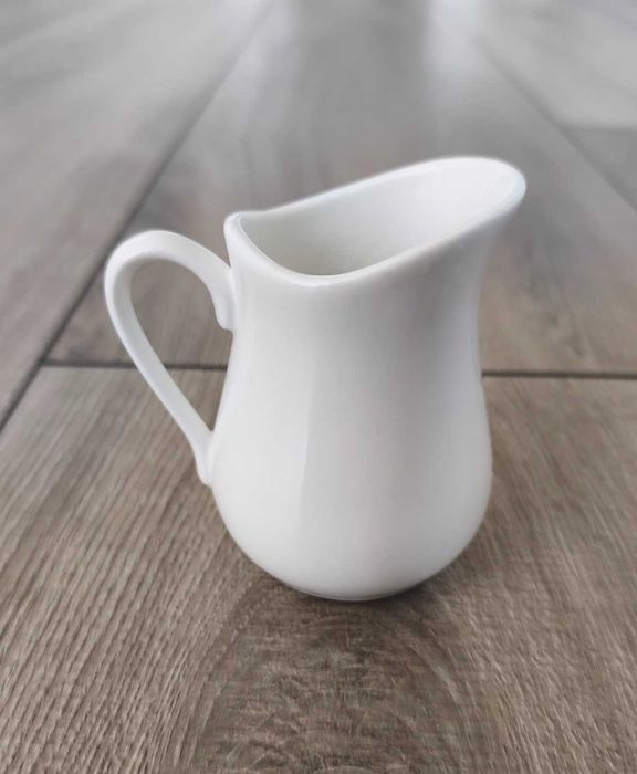 керамична каничка за мляко