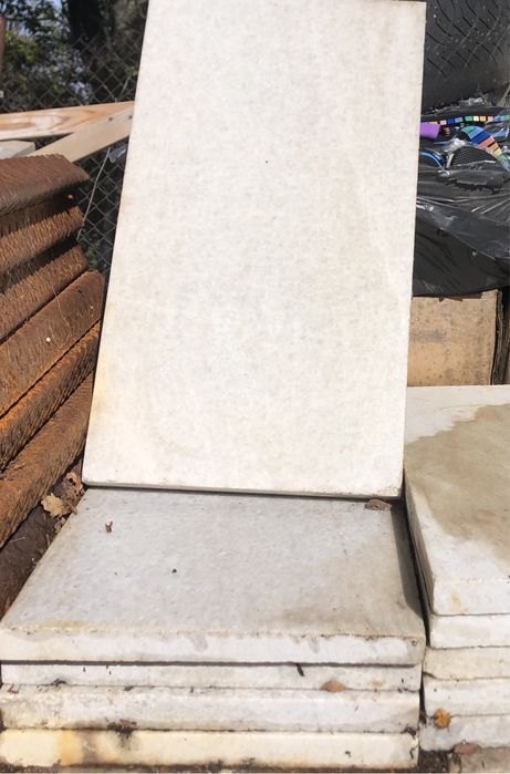 Строителни материали - керемиди, коминни тела, мраморни плочи