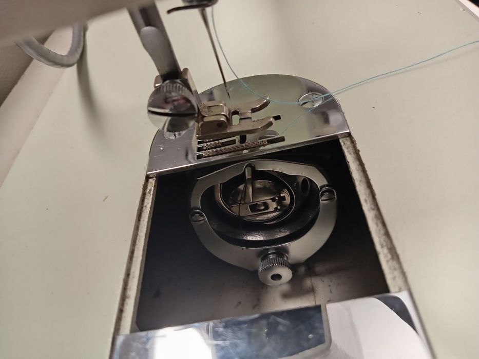 Mașina de cusut electrica