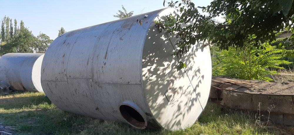 Ёмкость Цистерна Бочка бор 25тонали состоянияси яхши  4м инига 2.80