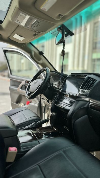 Toyota Land Cruiser 200